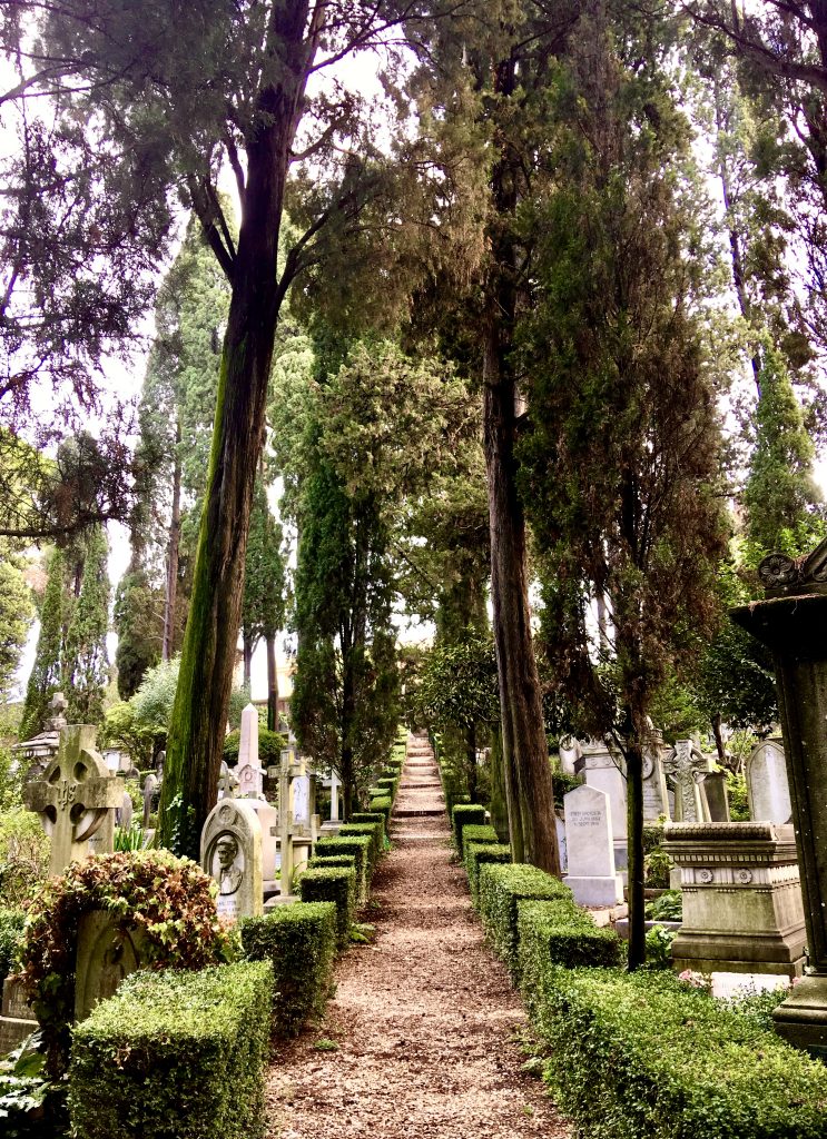 cimitero acattolico, a Roma uno dei 5 luoghi extra